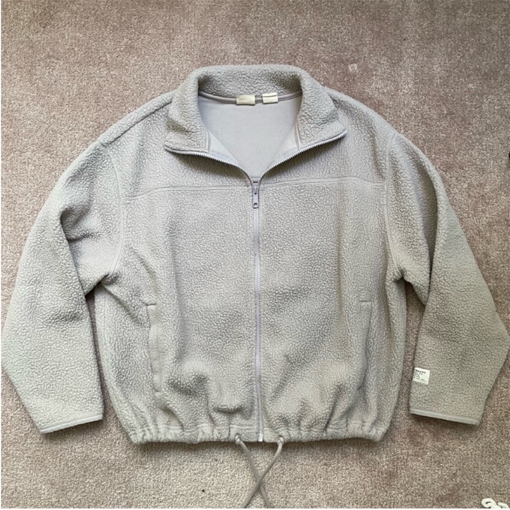 Levi’s Taupe Sherpa Sweater - Womens Large